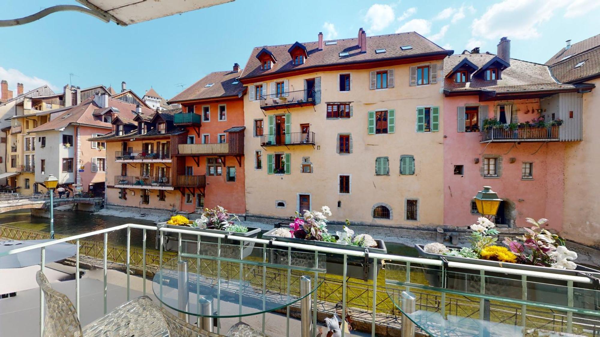 L'Eau Vive Jacuzzi Et Sauna En Vieille Ville 5 アヌシー エクステリア 写真